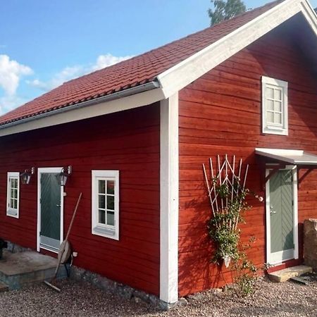 Nyrenoverad Stuga Naera Naturen Linköping Exterior foto