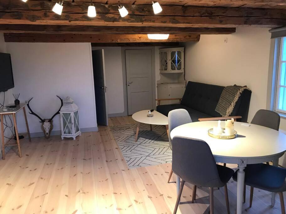 Nyrenoverad Stuga Naera Naturen Linköping Exterior foto